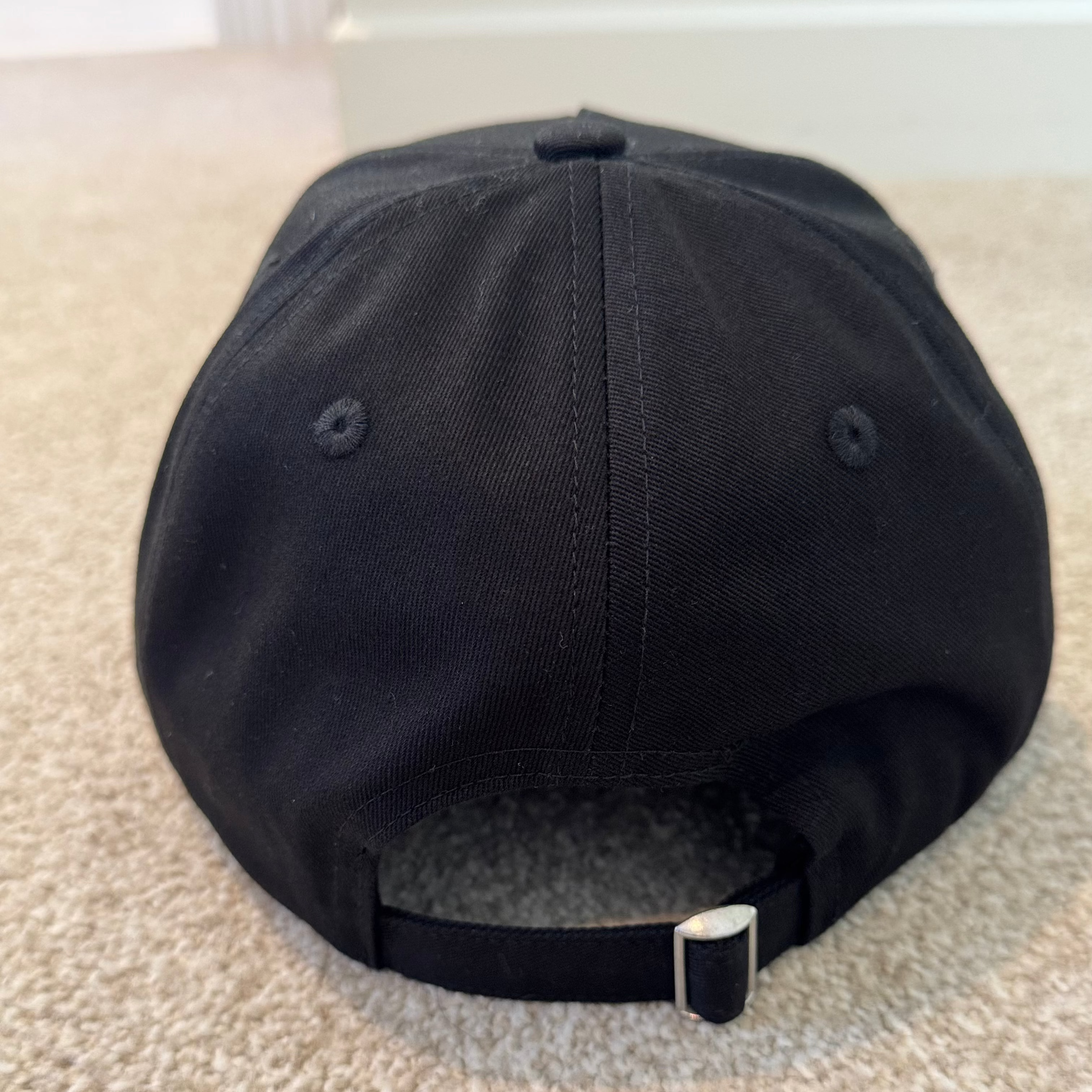 back strap of the Manu Golf Heritage Golf Hat